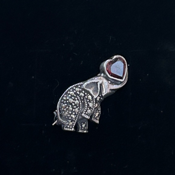 Vintage Sterling Silver Garnet & Marcasites Elephant Brooch - Picture 5 of 7